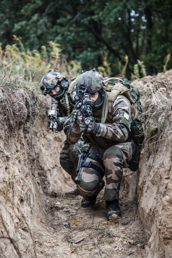 french paratroopers in action