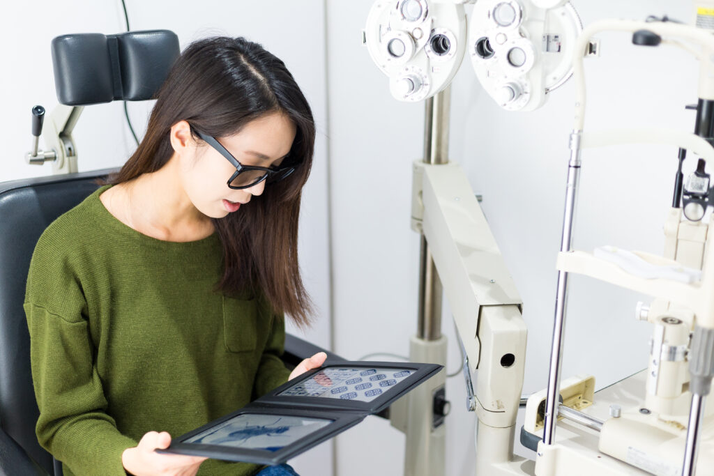 Woman checking the 3D vision on eye