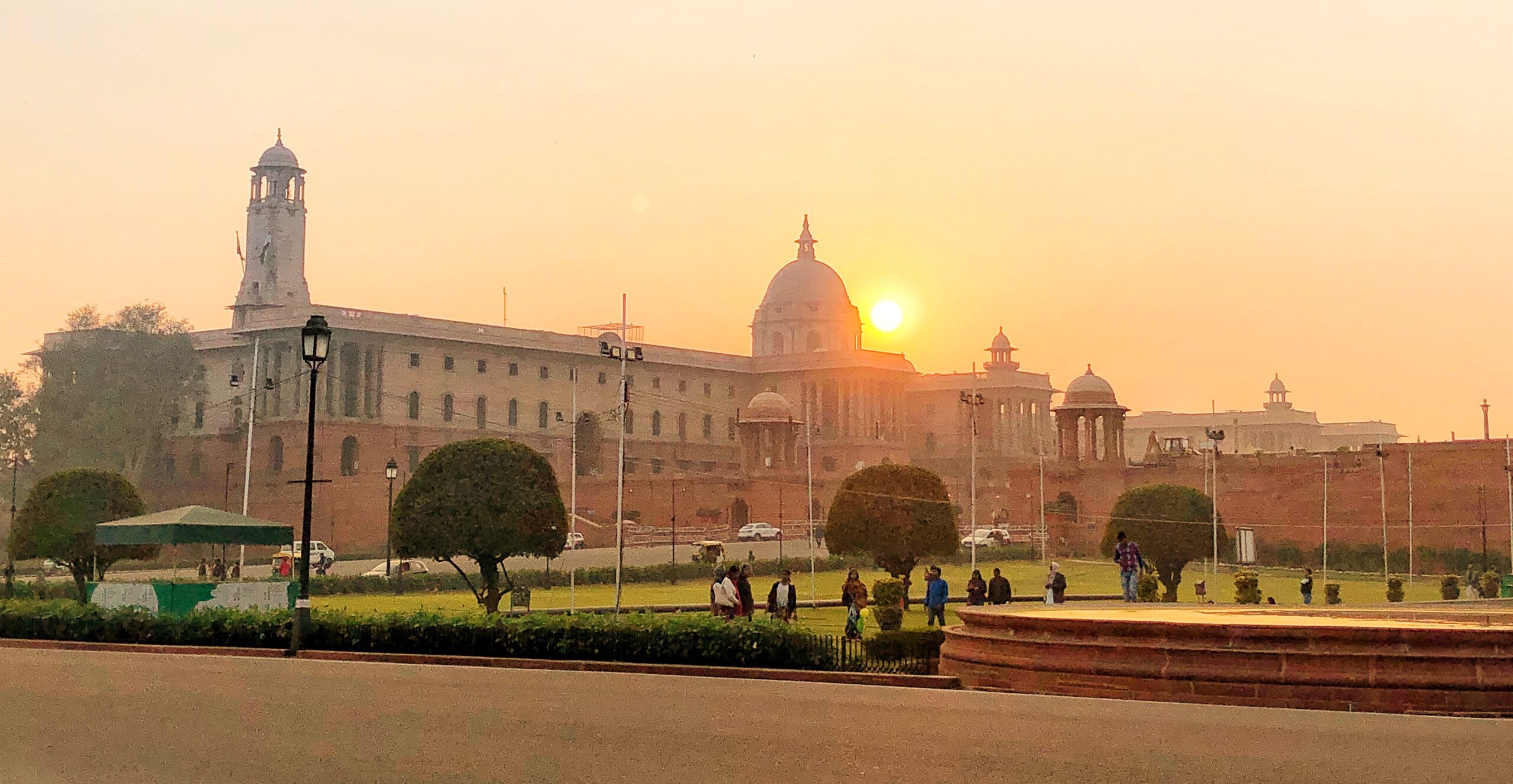 the beautiful architecture of new delhi at sunset