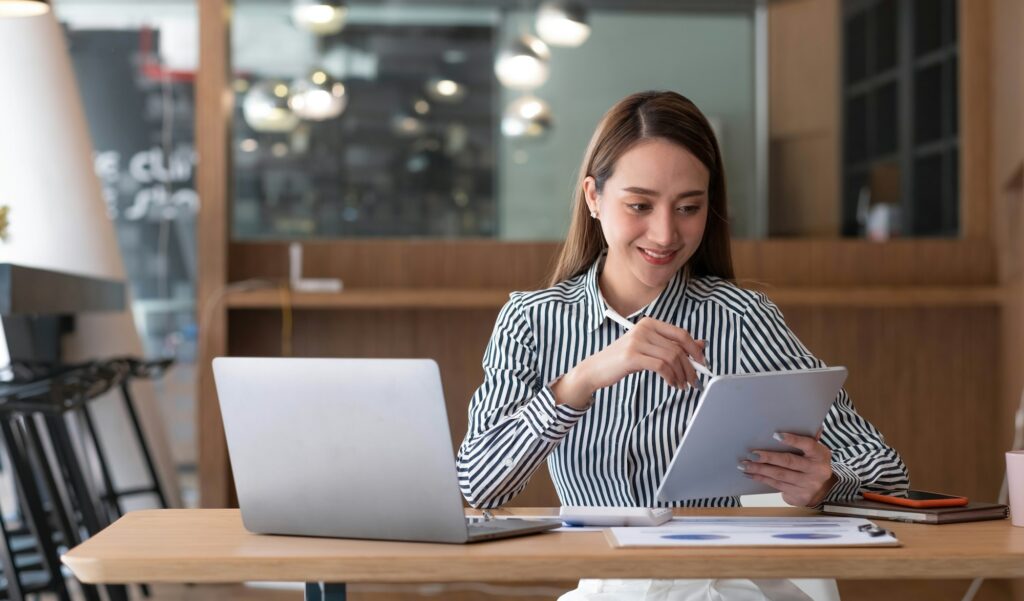 Businesswoman using a touchpad to view his e-mails on his desk at the office.