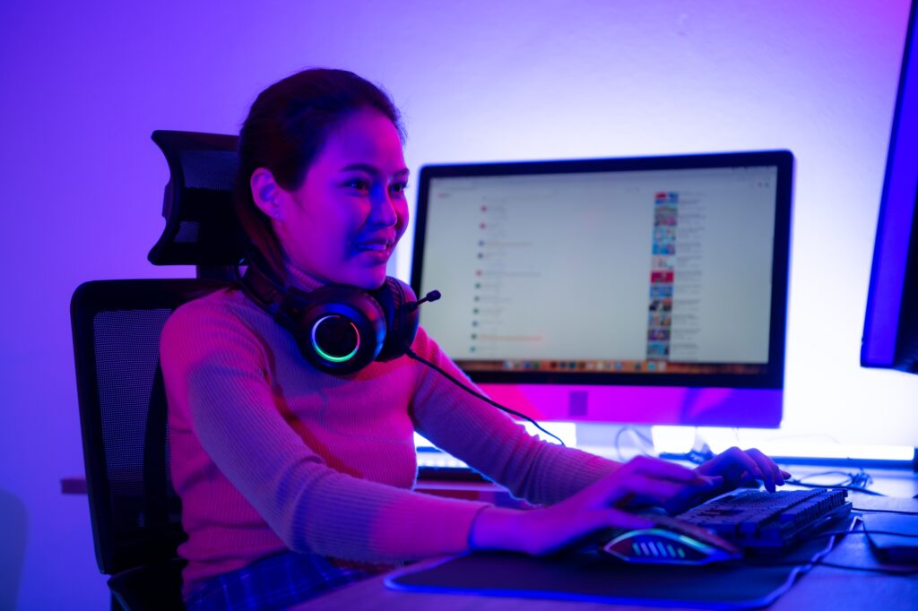 An active and serious young woman gamer on his powerful personal computer