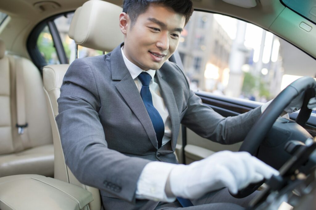 Chauffeur using smart phone as gps navigation for car