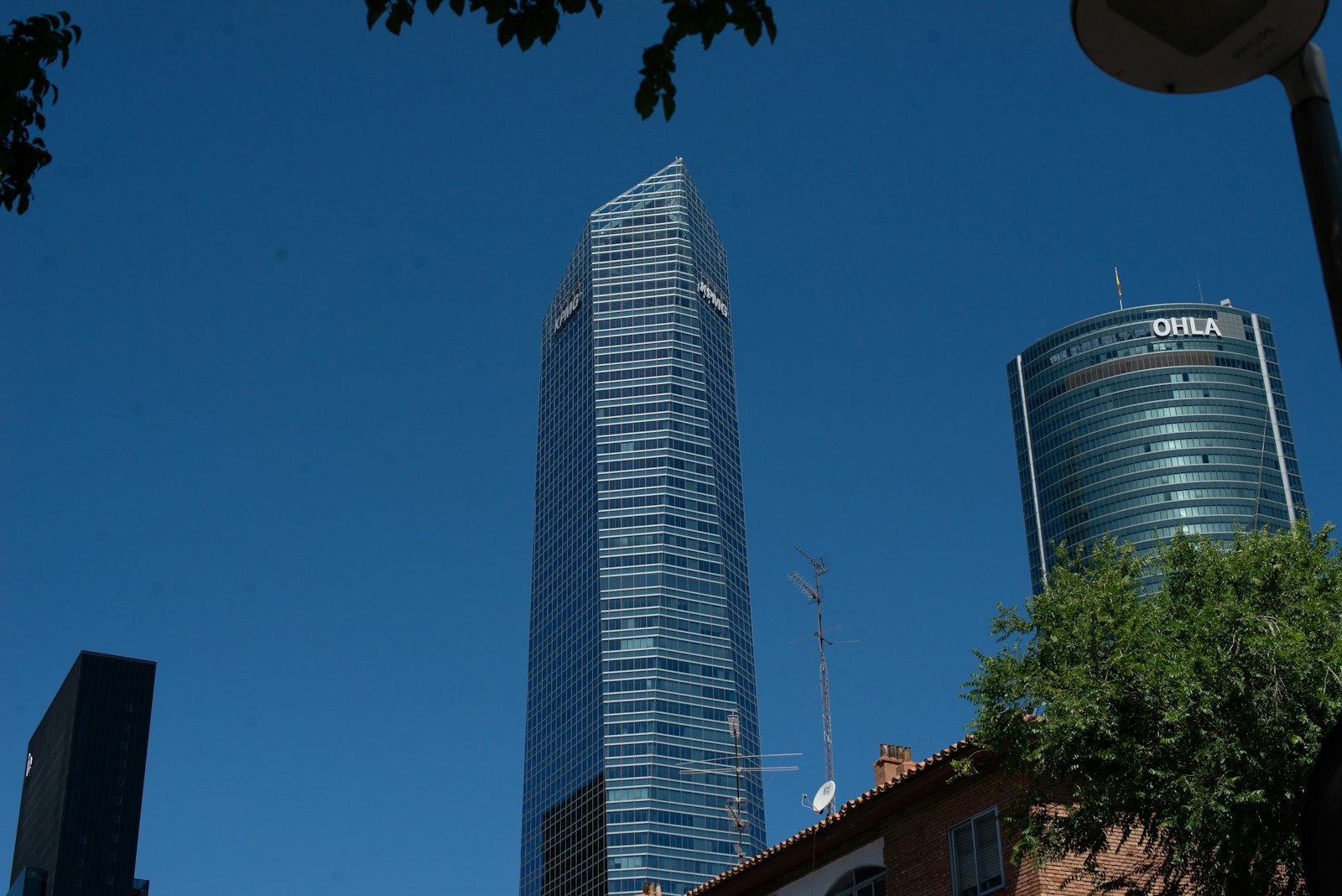 How Big Four Firms Training Next Generation of Workers for New AI-First World A tall building towering over a city filled with tall buildings