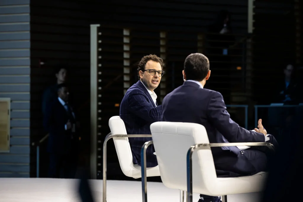 From Effective Altruism to New AI Powerhouse: 18biz anthropic explainer 02 tlgw superjumbo