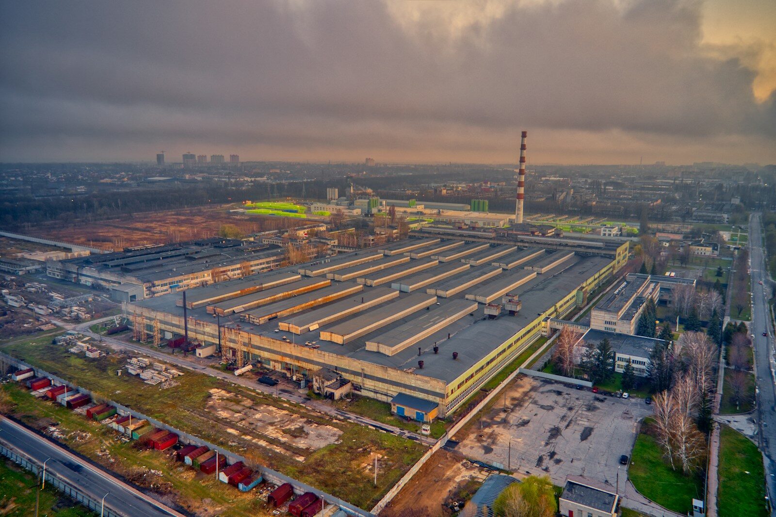 America’s Hidden Advantage in the New AI-Manufacturing Race aerial view of city during daytime