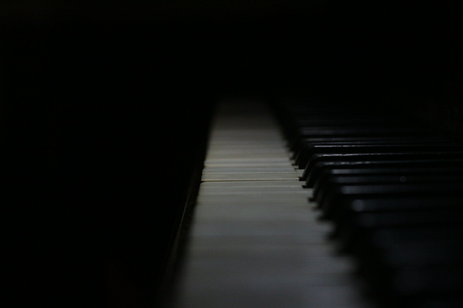 black and white piano keys