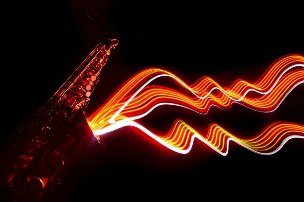 a blurry photo of a tower with lights