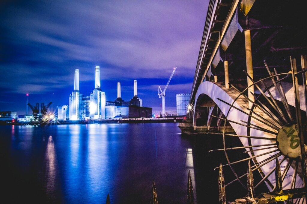 a city skyline at night
