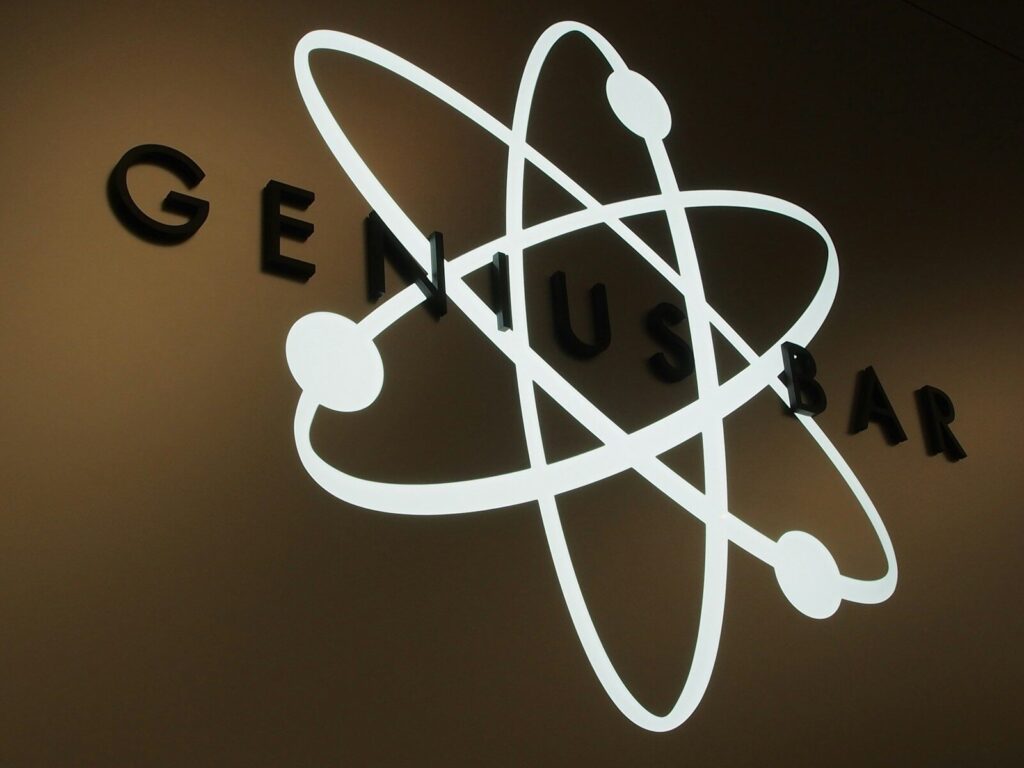 a neon sign that says genius bar on it