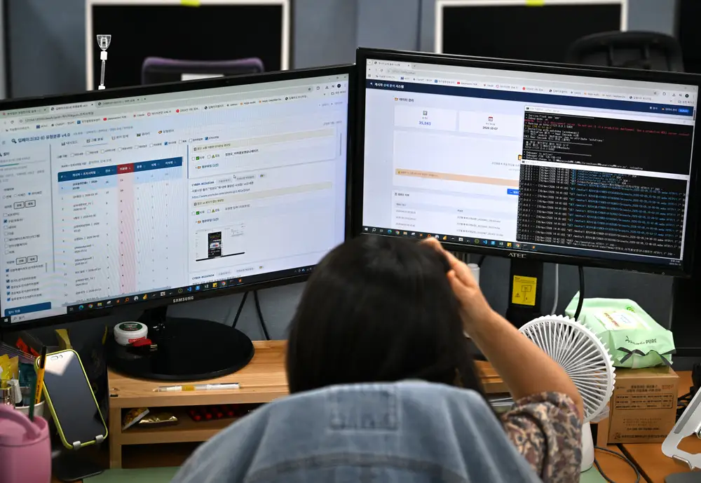 The Hidden Human Labor Powering the New AI Revolution 6a2a94ff85222d2032e7ba94