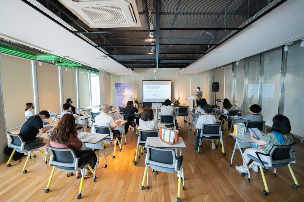 AI in the Classroom: The Promise, the Peril, and the New Future of Learning a group of people sitting in a room with computers