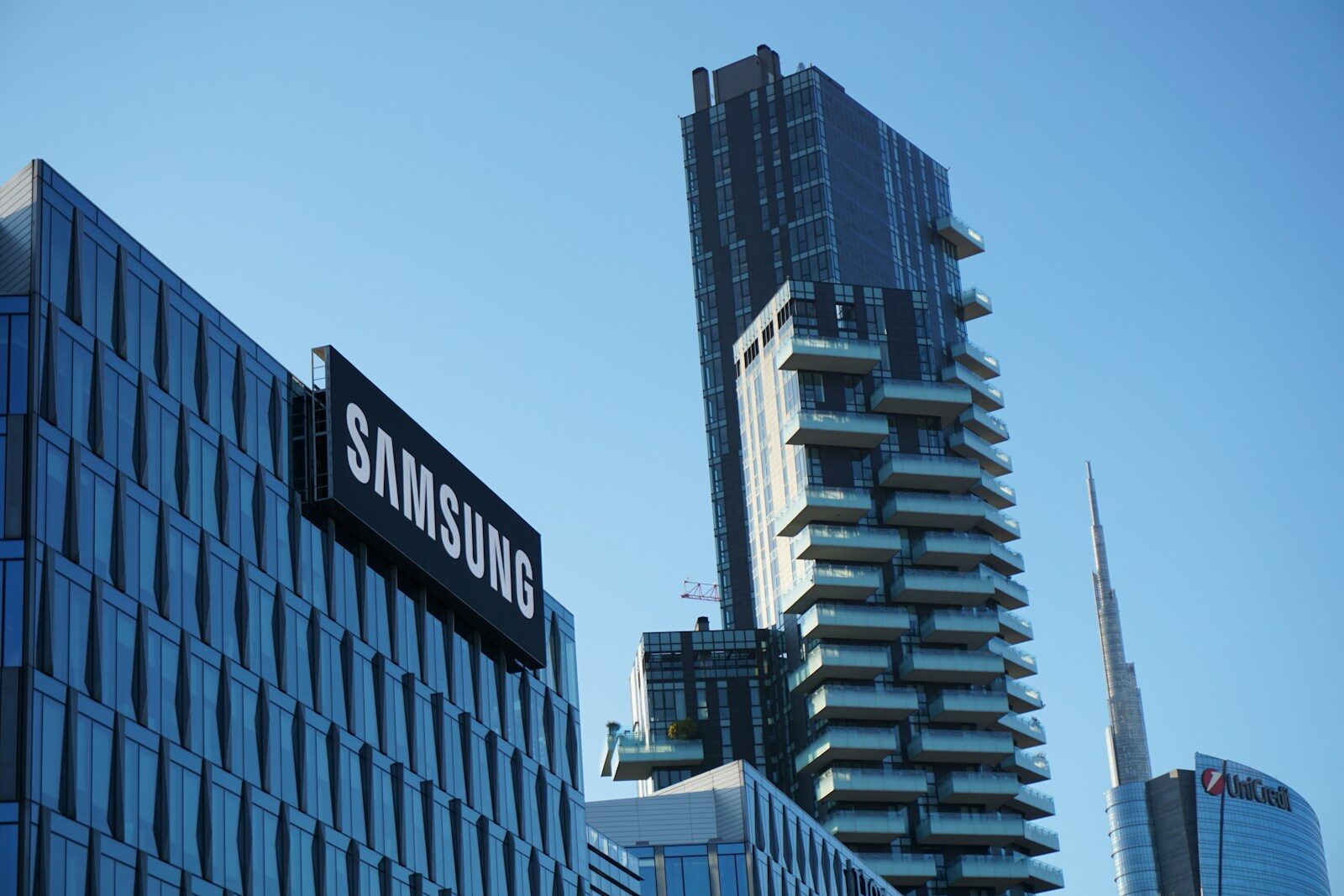 Samsung’s Robotics Push Signals the New Rise of Physical AI black and white city building during daytime