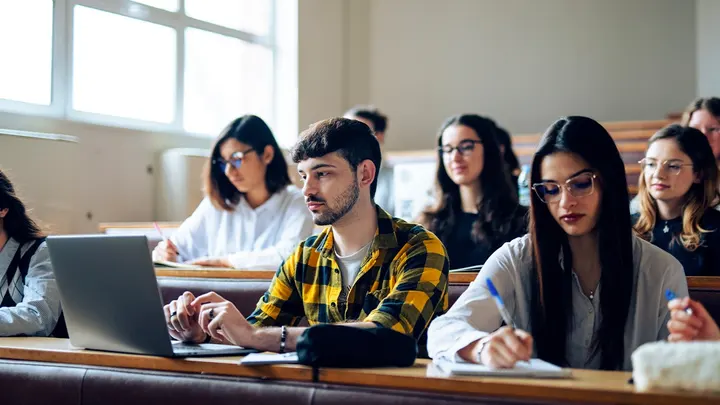 Preparing “Irreplaceable” Graduates in the New Age of AI college students class studying