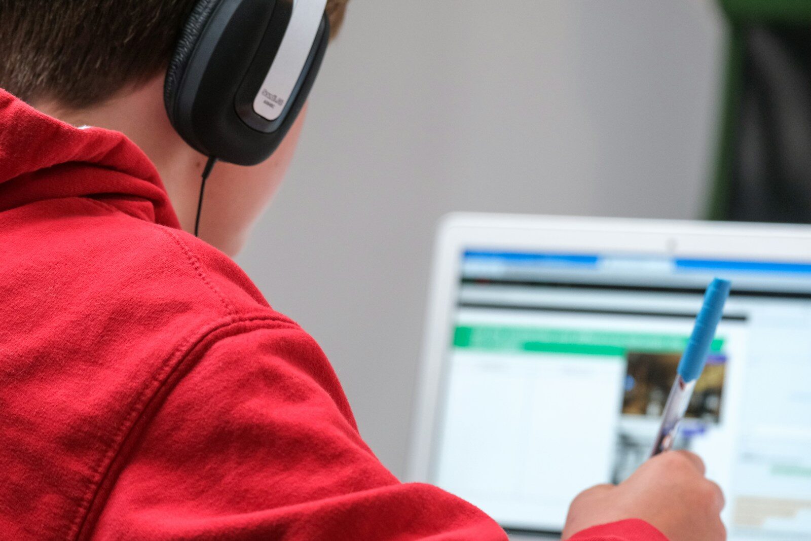 Why Wealthy Families Rethinking Traditional Schools in New Age AI person in red shirt wearing black and gray headphones