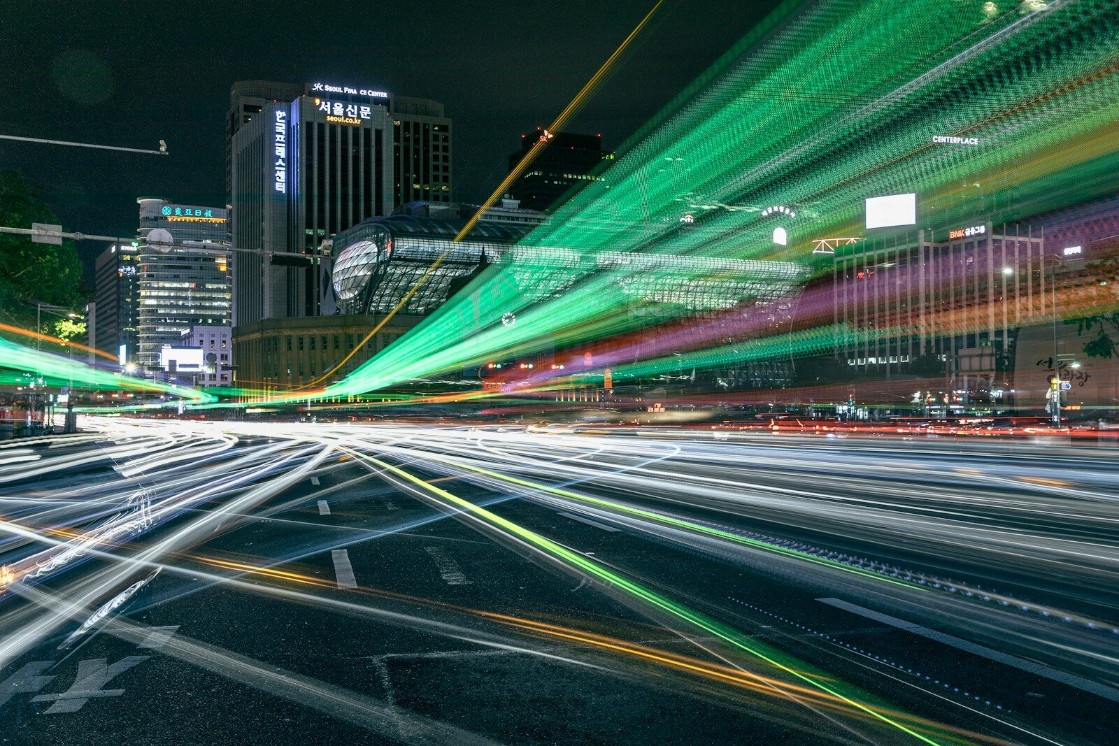 a city street filled with lots of traffic at night